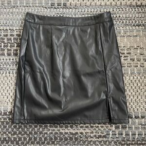 Non-Branded Black Faux Leather Pencil Skirt with Back Zipper, Appx. US 6 (Small)